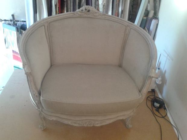 Upholstered small sofa in velvet